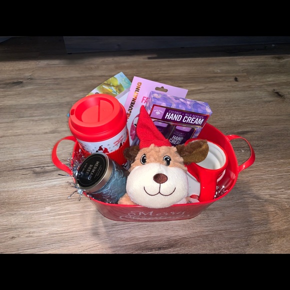 SOLD‼️Holiday Gift Baskets - Picture 4 of 7